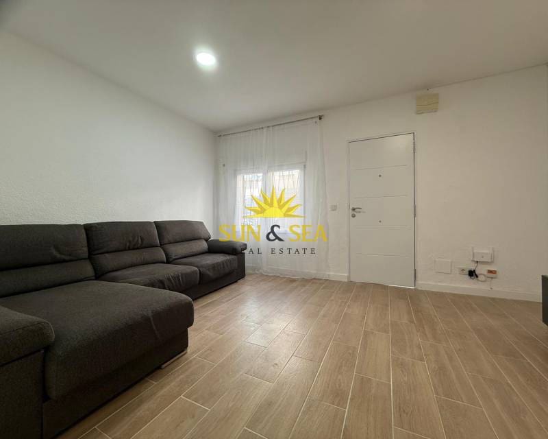 1 bedroom Apartment for rent in Torrevieja - € 700 (Ref: 9431288)