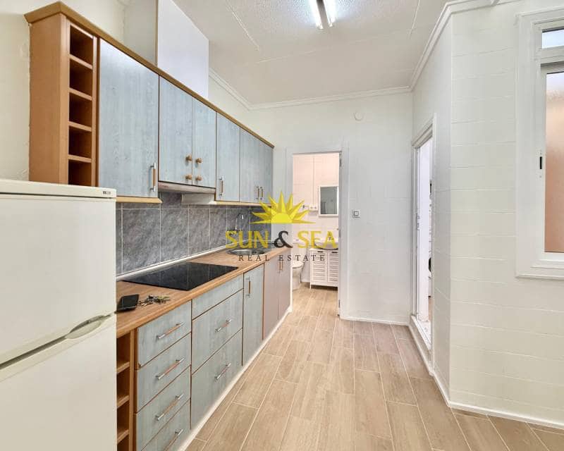 1 quarto Apartamento para arrendar em Torrevieja - 700 € (Ref: 9431288)