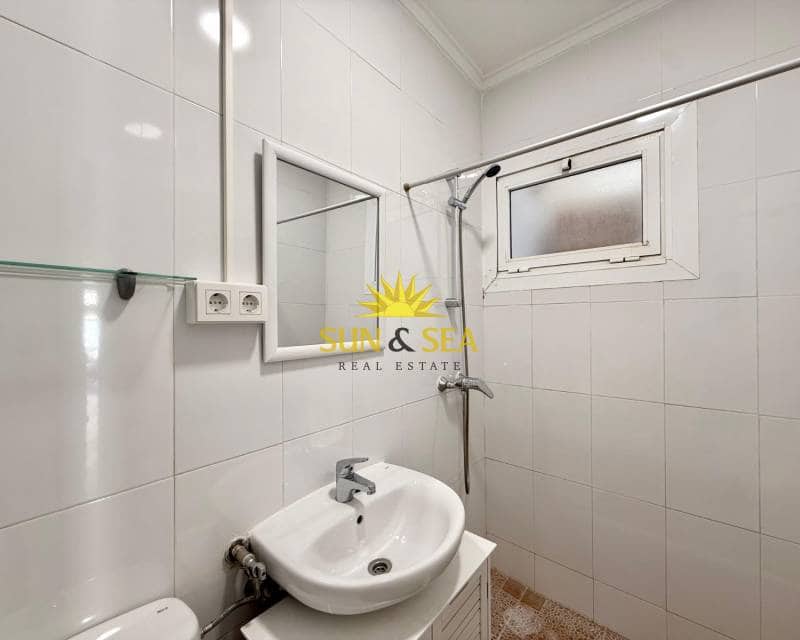 1 quarto Apartamento para arrendar em Torrevieja - 700 € (Ref: 9431288)