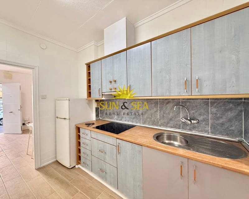 1 quarto Apartamento para arrendar em Torrevieja - 700 € (Ref: 9431288)