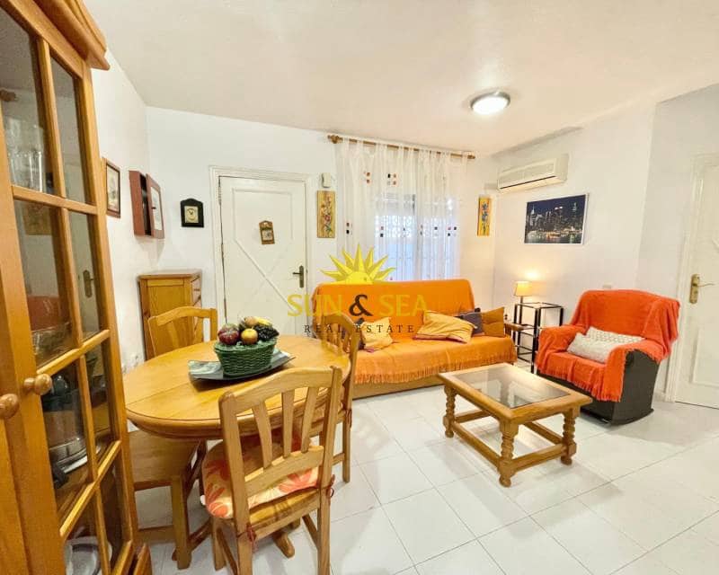 2 soverom Villa til leie i Torrevieja med svømmebasseng - € 700 (Ref: 9431844)