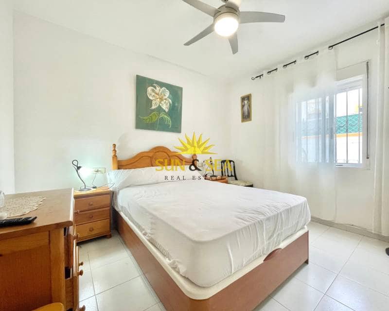 2 soverom Villa til leie i Torrevieja med svømmebasseng - € 700 (Ref: 9431844)