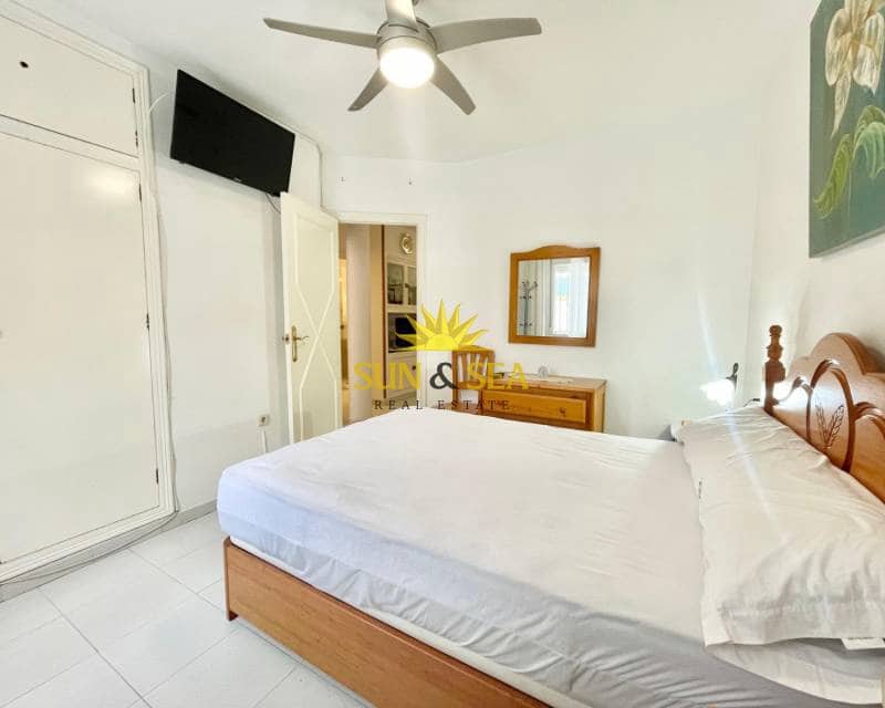 2 soverom Villa til leie i Torrevieja med svømmebasseng - € 700 (Ref: 9431844)