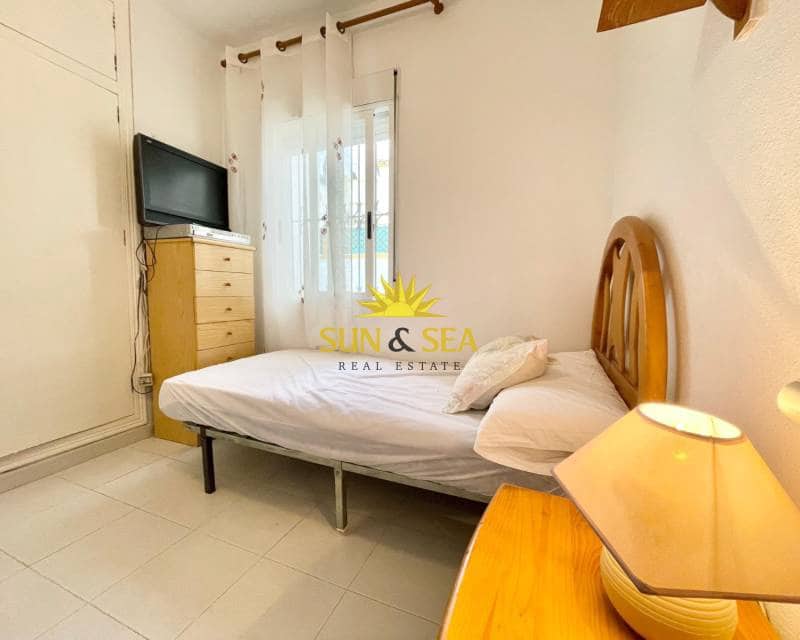 2 soverom Villa til leie i Torrevieja med svømmebasseng - € 700 (Ref: 9431844)