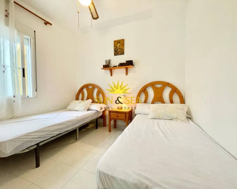 2 soverom Villa til leie i Torrevieja med svømmebasseng - € 700 (Ref: 9431844)