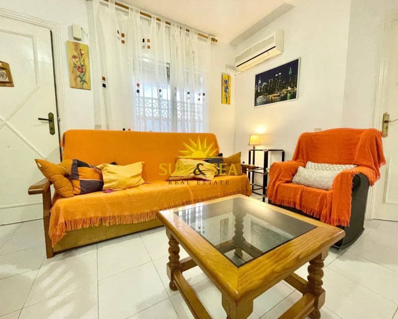 2 soverom Villa til leie i Torrevieja med svømmebasseng - € 700 (Ref: 9431844)