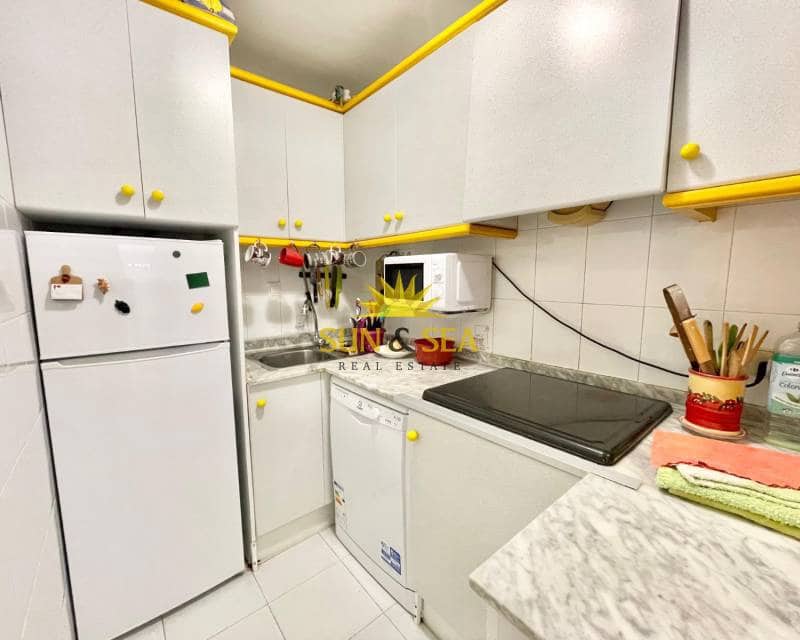 2 soverom Villa til leie i Torrevieja med svømmebasseng - € 700 (Ref: 9431844)