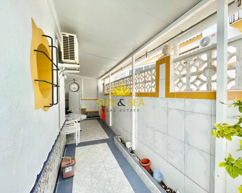 2 soverom Villa til leie i Torrevieja med svømmebasseng - € 700 (Ref: 9431844)