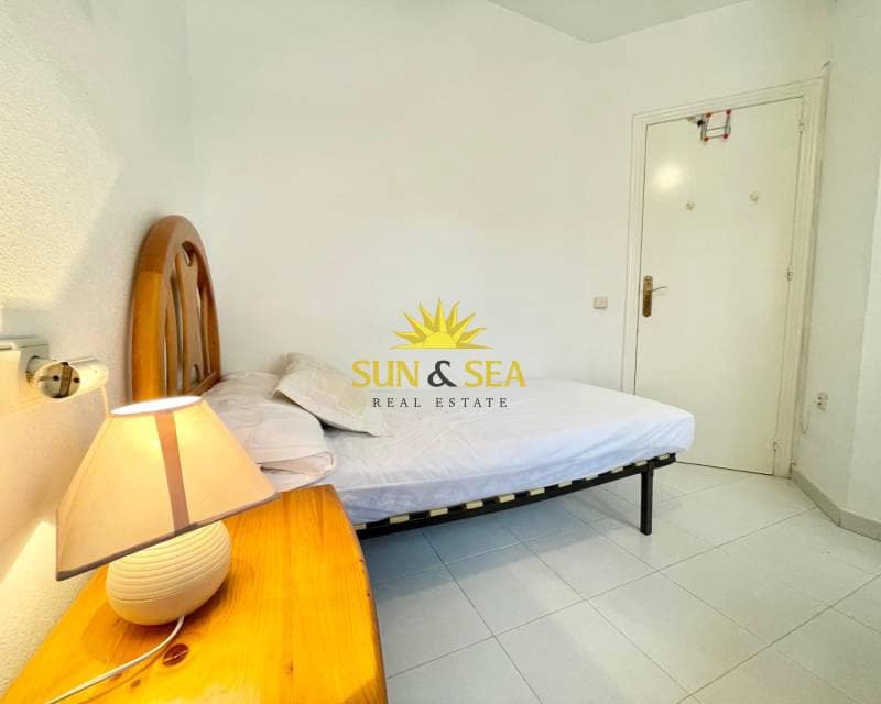 2 soverom Villa til leie i Torrevieja med svømmebasseng - € 700 (Ref: 9431844)