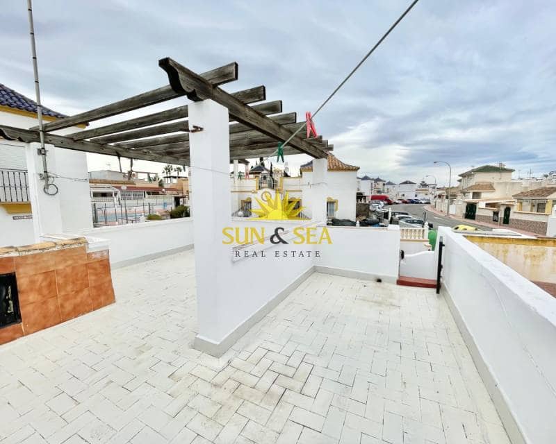 2 soverom Villa til leie i Torrevieja med svømmebasseng - € 700 (Ref: 9431844)