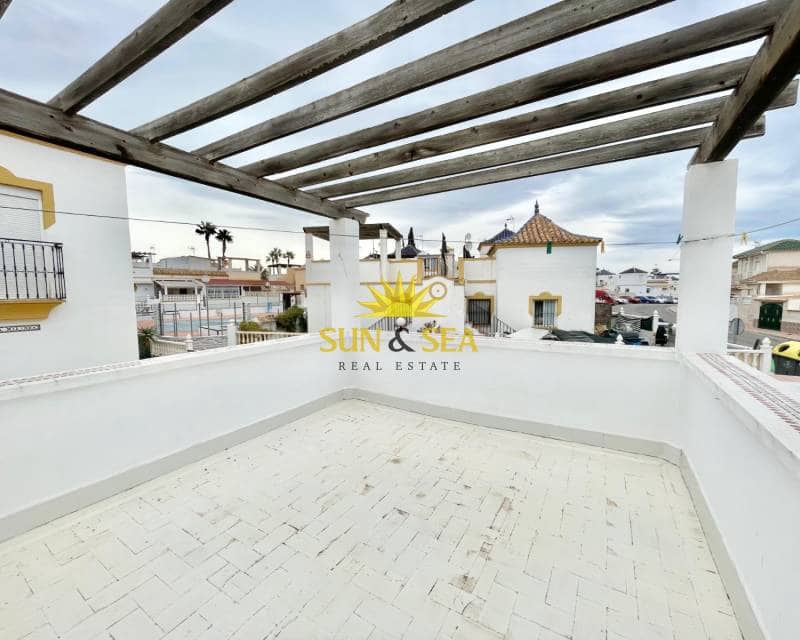 2 soverom Villa til leie i Torrevieja med svømmebasseng - € 700 (Ref: 9431844)