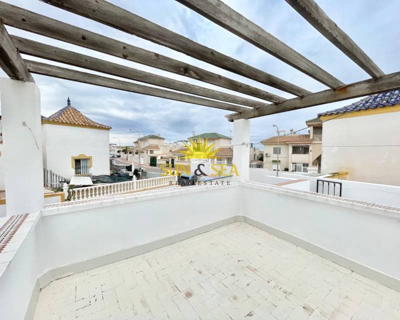 2 soverom Villa til leie i Torrevieja med svømmebasseng - € 700 (Ref: 9431844)