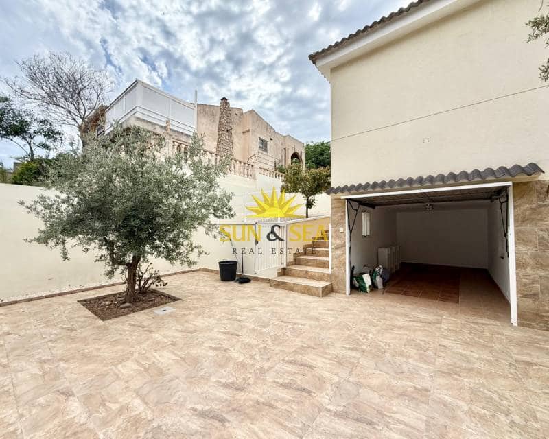 3 bedroom Villa for rent in Los Balcones with garage - € 1,900 (Ref: 9432079)