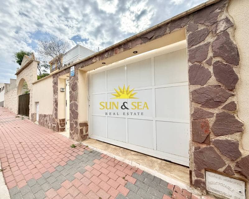 3 bedroom Villa for rent in Los Balcones with garage - € 1,900 (Ref: 9432079)