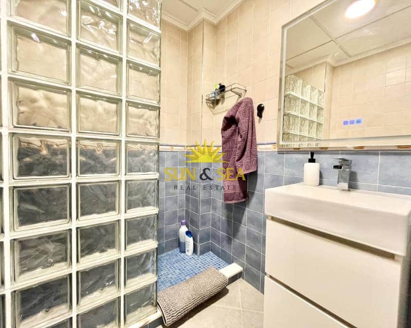 3 soverom Leilighet til leie i Torrevieja - € 950 (Ref: 9432081)