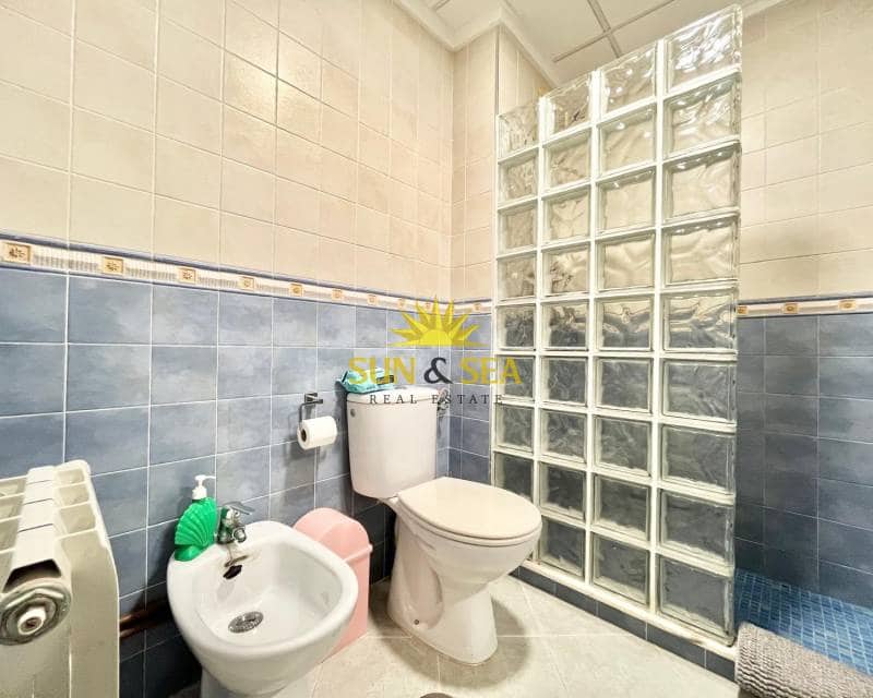 3 soverom Leilighet til leie i Torrevieja - € 950 (Ref: 9432081)