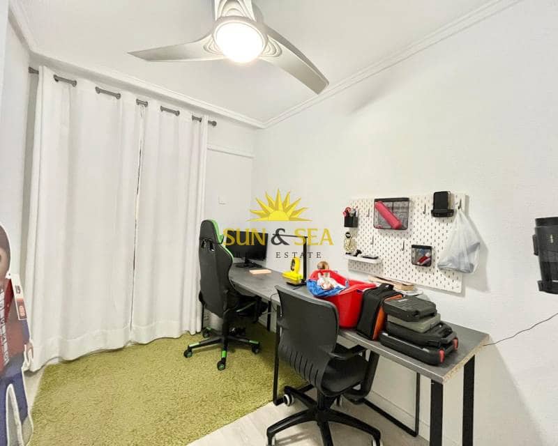 3 soverom Leilighet til leie i Torrevieja - € 950 (Ref: 9432081)