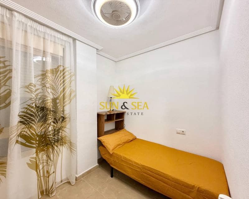 2 Zimmer Apartment zu vermieten in Guardamar del Segura mit Garage - 850 € (Ref: 9432452)