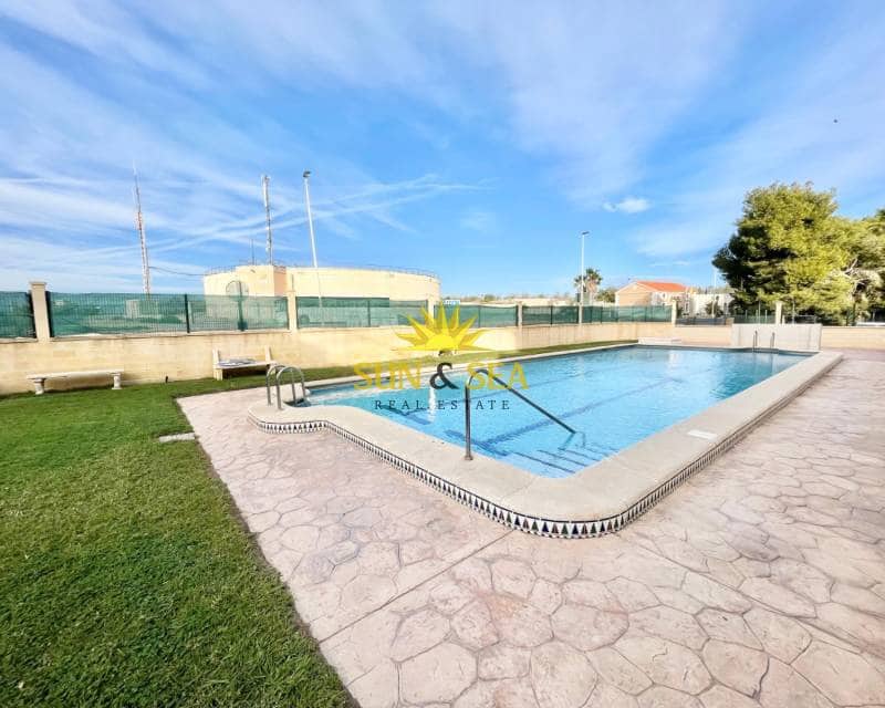 4 sypialnia Apartament do wynajęcia w Torrevieja z basenem - 970 € (Ref: 9432737)