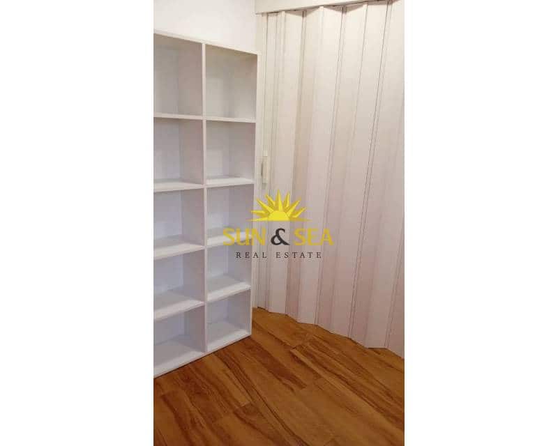 2 soveværelse Erhverv til leje i Cox - € 350 (Ref: 9436483)