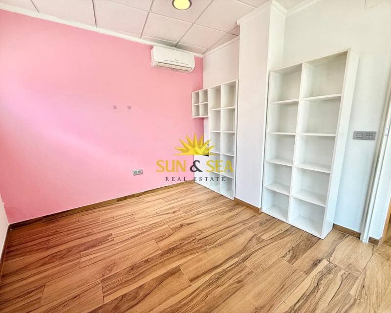 Local Comercial de 2 habitaciones en Cox en alquiler - 350 € (Ref: 9436483)