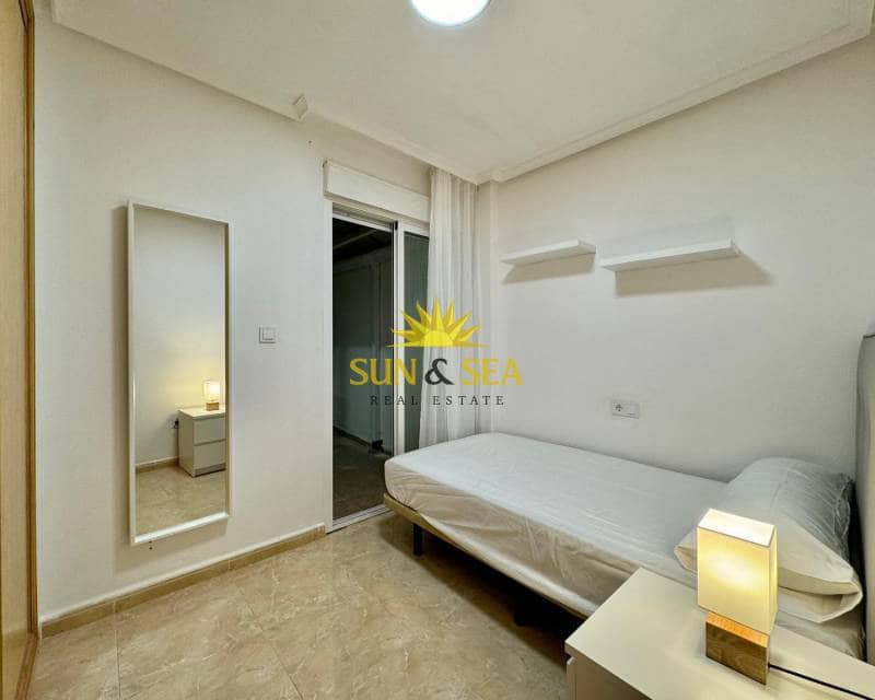 2 makuuhuone Huoneisto myytävänä paikassa Torrevieja - 170 000 € (Ref: 9437923)