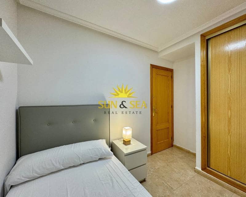 2 makuuhuone Huoneisto myytävänä paikassa Torrevieja - 170 000 € (Ref: 9437923)