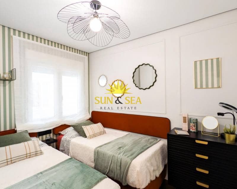 2 makuuhuone Huoneisto myytävänä paikassa Torrevieja - 169 900 € (Ref: 9447041)