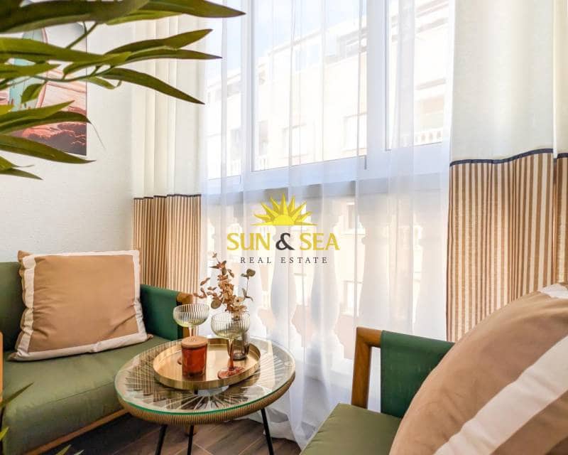 2 makuuhuone Huoneisto myytävänä paikassa Torrevieja - 169 900 € (Ref: 9447041)