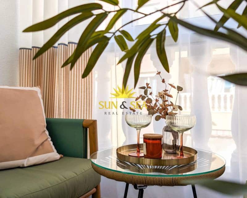 2 makuuhuone Huoneisto myytävänä paikassa Torrevieja - 169 900 € (Ref: 9447041)