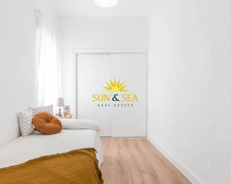 2 soveværelse Lejlighed til leje i Murcia by - € 850 (Ref: 9447296)