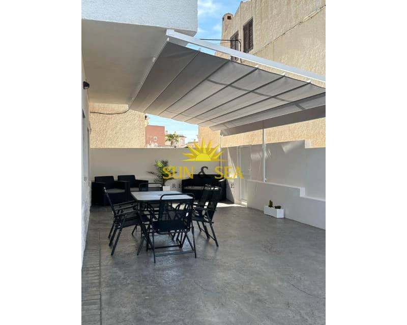 2 makuuhuone Bungalow vuokrattavana paikassa Torrevieja mukana uima-altaan 
autotalli - 1 200 € (Ref: 9447300)