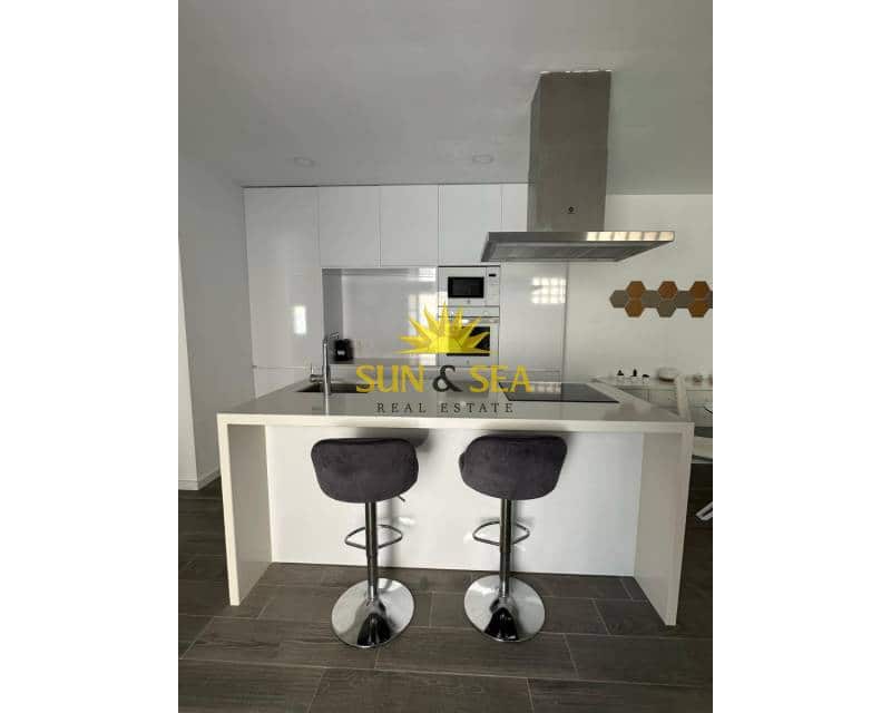 2 makuuhuone Bungalow vuokrattavana paikassa Torrevieja mukana uima-altaan 
autotalli - 1 200 € (Ref: 9447300)