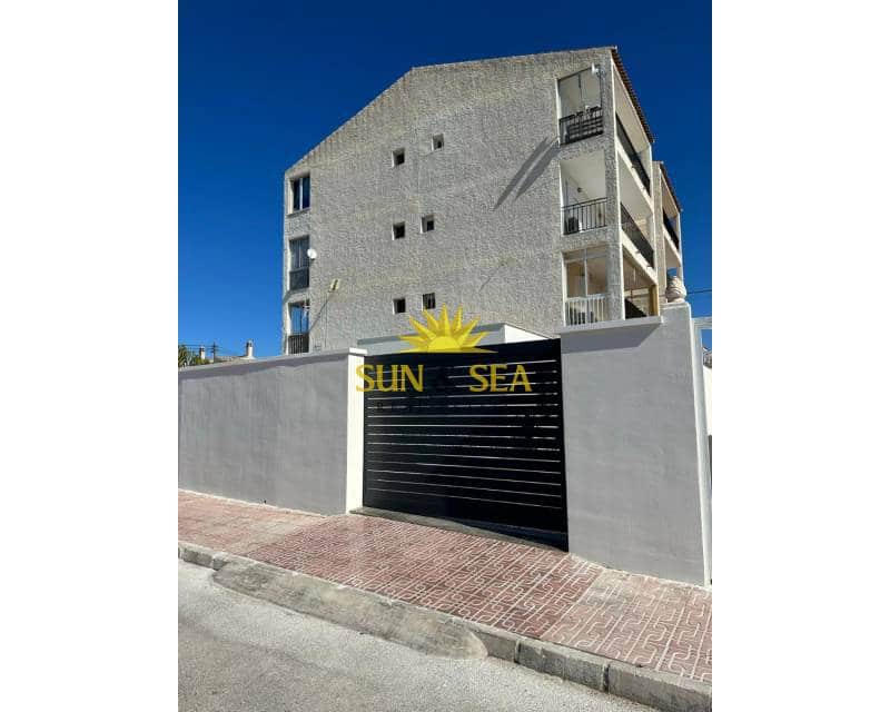 2 makuuhuone Bungalow vuokrattavana paikassa Torrevieja mukana uima-altaan 
autotalli - 1 200 € (Ref: 9447300)