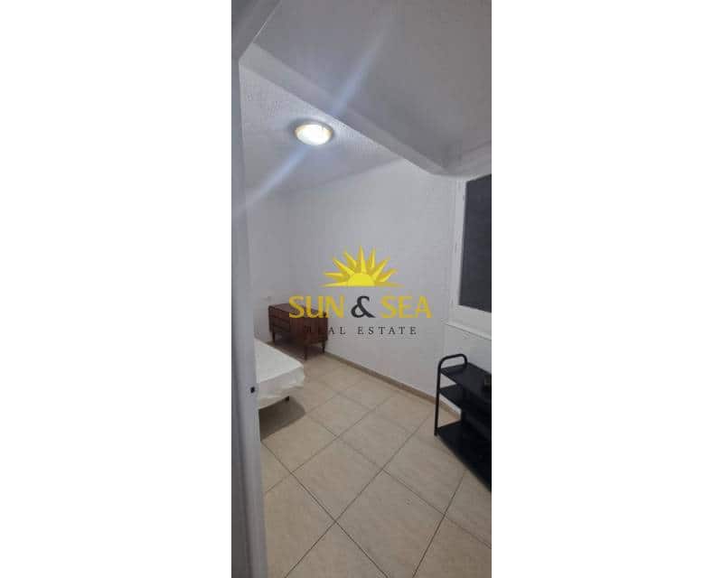 Apartamento de 3 habitaciones en Alicante / Alacant ciudad en alquiler - 850 € (Ref: 9448442)