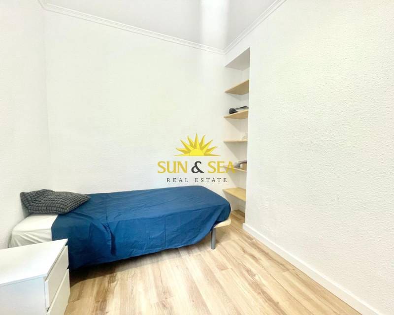 2 bedroom Apartment for rent in Alicante / Alacant city - € 1,000 (Ref: 9448443)