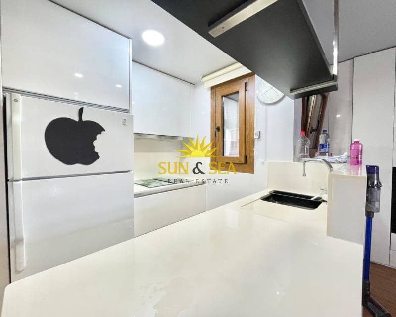 3 slaapkamer Appartement te huur in Los Alcazares met garage - € 850 (Ref: 9449318)