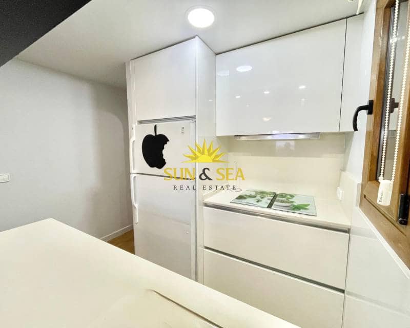 3 slaapkamer Appartement te huur in Los Alcazares met garage - € 850 (Ref: 9449318)