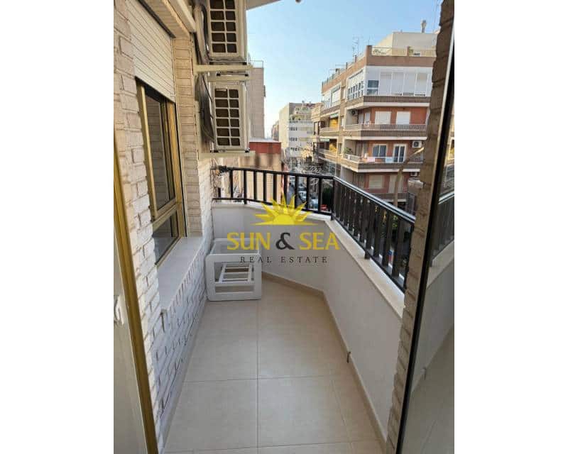 2 sovrum Lägenhet att hyra i Torrevieja - 900 € (Ref: 9449961)