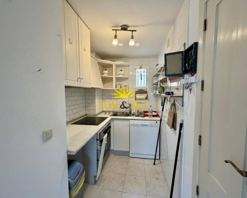 3 soveværelse Penthouse til leje i Torrevieja med swimmingpool - € 900 (Ref: 9450902)