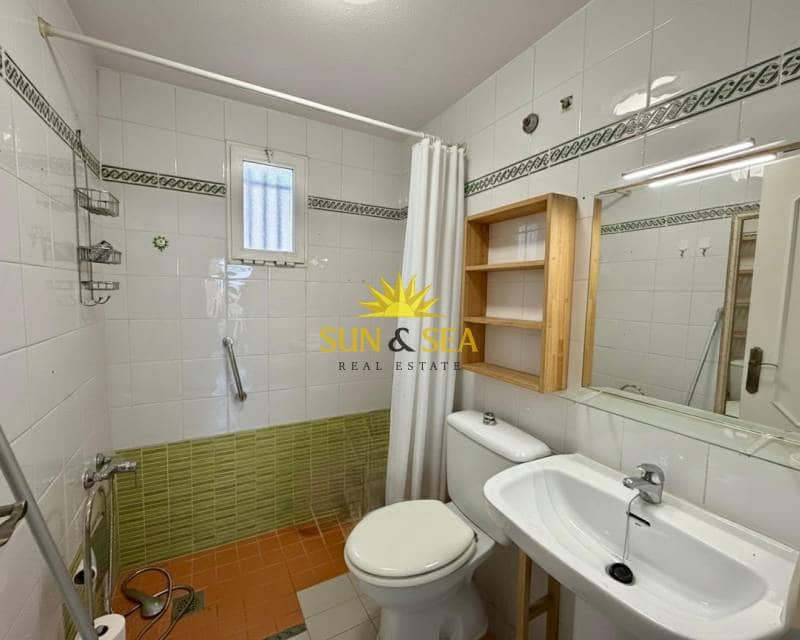 3 soveværelse Penthouse til leje i Torrevieja med swimmingpool - € 900 (Ref: 9450902)