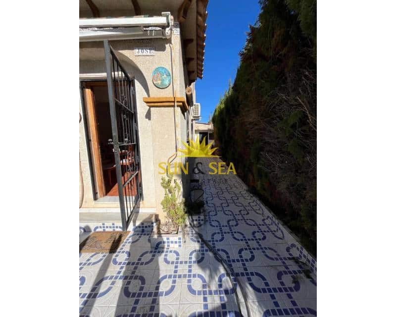 2 soveværelse Lejlighed til leje i Torrevieja - € 800 (Ref: 9451516)