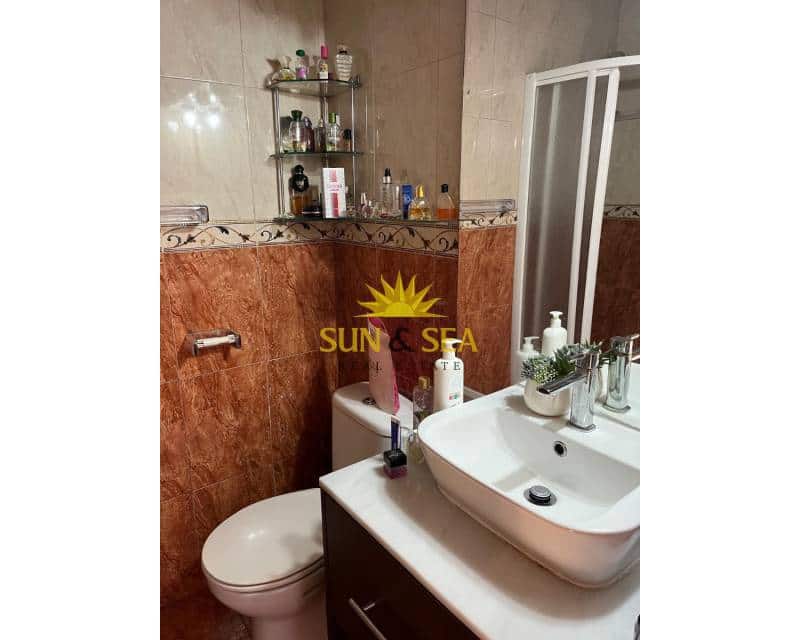 2 soveværelse Lejlighed til leje i Torrevieja - € 800 (Ref: 9451516)