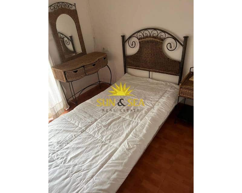 2 soveværelse Lejlighed til leje i Torrevieja - € 800 (Ref: 9451516)