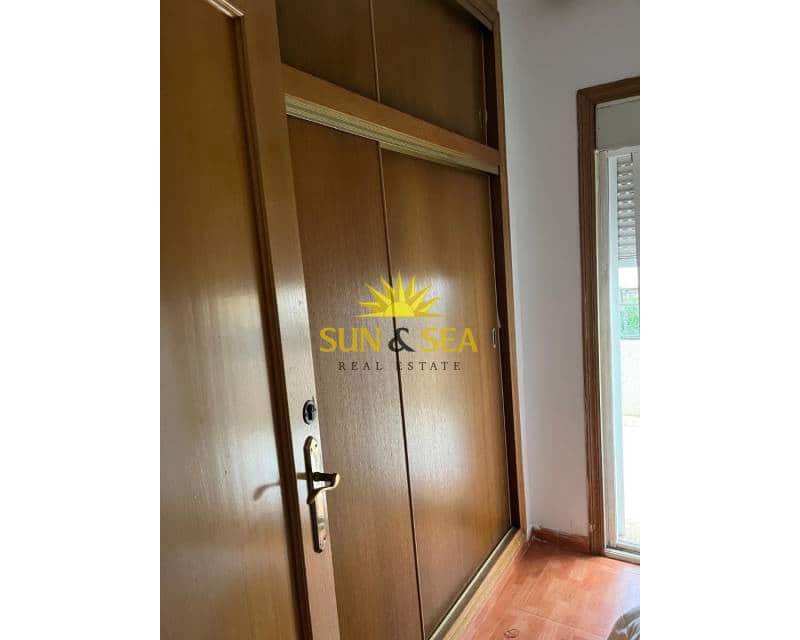 2 soveværelse Lejlighed til leje i Torrevieja - € 800 (Ref: 9451516)