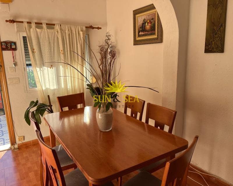 2 soveværelse Lejlighed til leje i Torrevieja - € 800 (Ref: 9451516)