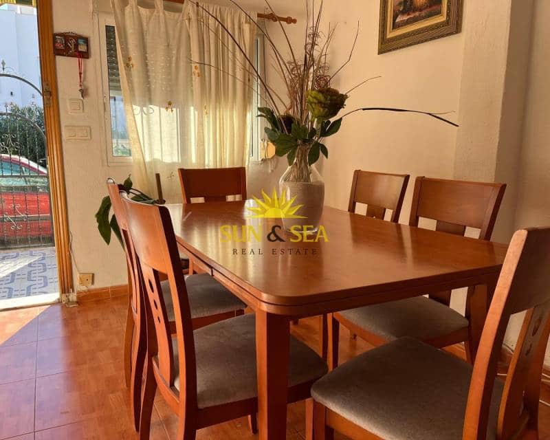 2 soveværelse Lejlighed til leje i Torrevieja - € 800 (Ref: 9451516)