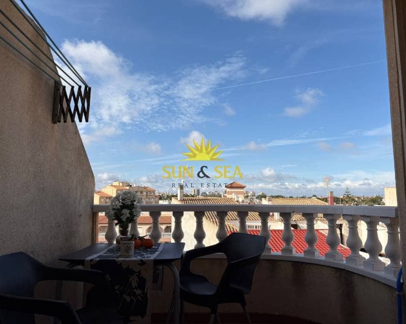 2 makuuhuone Huoneisto vuokrattavana paikassa Torrevieja mukana uima-altaan - 950 € (Ref: 9453559)