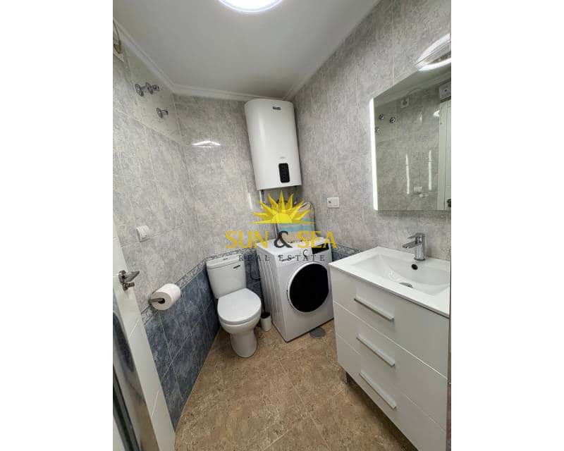 2 makuuhuone Huoneisto vuokrattavana paikassa Torrevieja mukana uima-altaan - 950 € (Ref: 9453559)