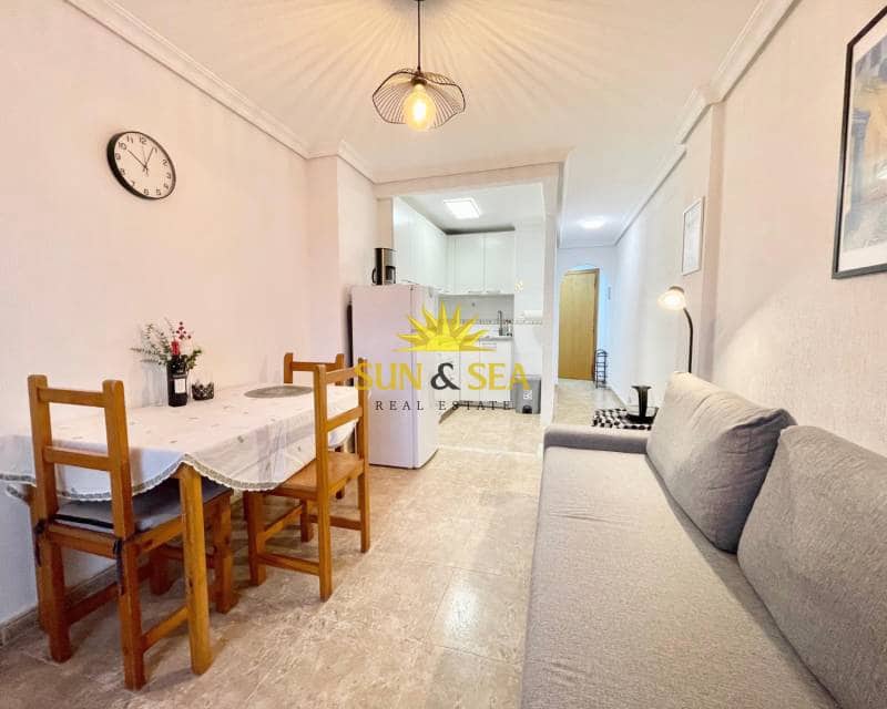 2 sovrum Lägenhet att hyra i Torrevieja med pool - 950 € (Ref: 9453559)